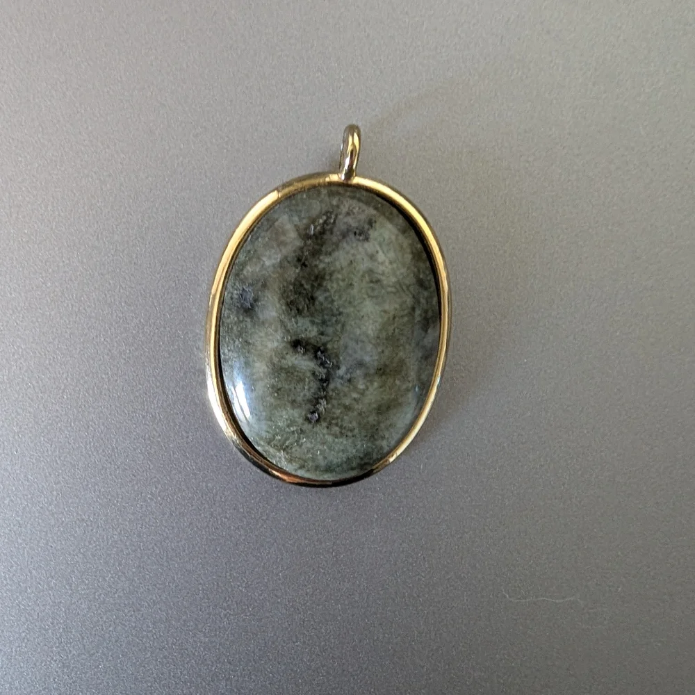 Polished Stone and Gold Tone Pendant